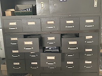 Vintage metalen kast - afbeelding 1 van  3