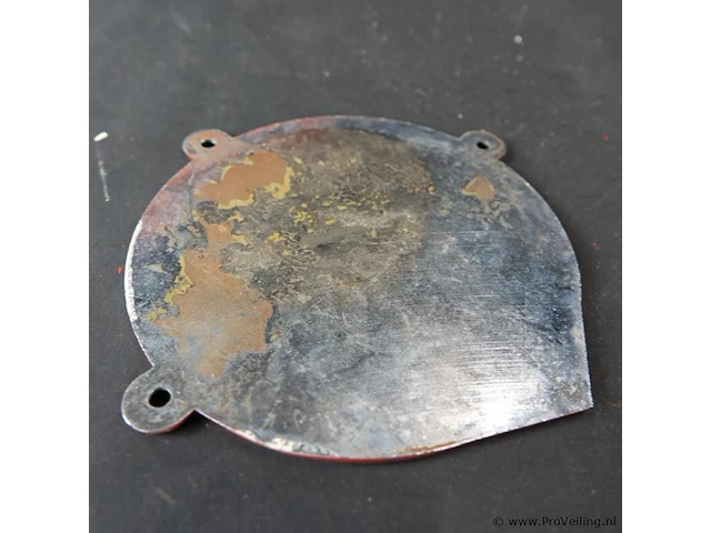 Vintage metalen kluisplaat of logo-embleem van de nederlandse kluizen- en metaalwarenfabrikant martens uit doetinchem - afbeelding 4 van  4