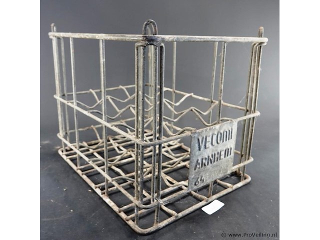 Vintage metalen melkkrat van het merk vecomi uit arnhem - afbeelding 1 van  7