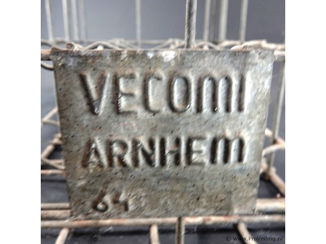 Vintage metalen melkkrat van het merk vecomi uit arnhem - afbeelding 2 van  7