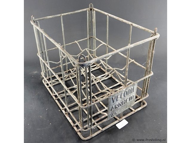 Vintage metalen melkkrat van het merk vecomi uit arnhem - afbeelding 3 van  7