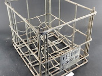 Vintage metalen melkkrat van het merk vecomi uit arnhem - afbeelding 3 van  7