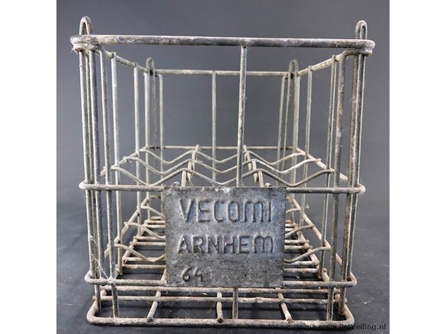 Vintage metalen melkkrat van het merk vecomi uit arnhem - afbeelding 4 van  7
