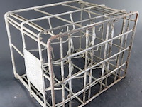 Vintage metalen melkkrat van het merk vecomi uit arnhem - afbeelding 7 van  7