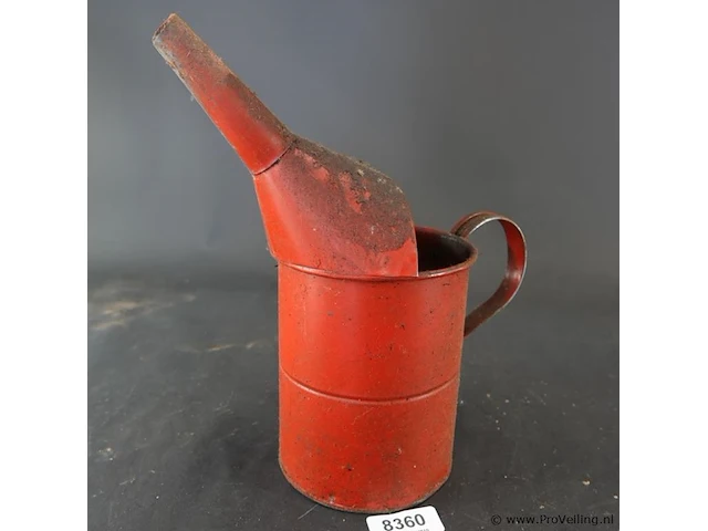 Vintage metalen oliekan of petroleumkan - afbeelding 1 van  6