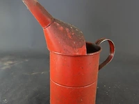 Vintage metalen oliekan of petroleumkan
