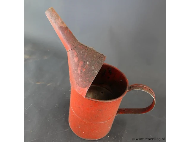 Vintage metalen oliekan of petroleumkan - afbeelding 3 van  6