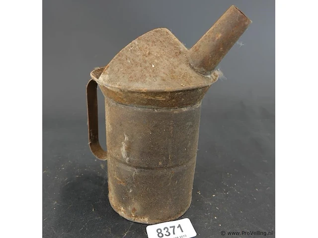 Vintage metalen oliekande of vulmaatkan - afbeelding 1 van  5