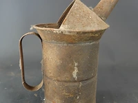 Vintage metalen oliekande of vulmaatkan - afbeelding 2 van  5