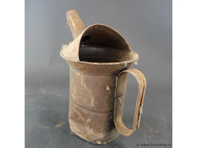 Vintage metalen oliekande of vulmaatkan - afbeelding 4 van  5