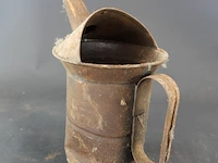 Vintage metalen oliekande of vulmaatkan - afbeelding 4 van  5