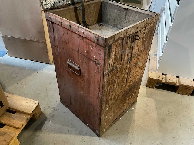 Vintage metalen wastafel met pomp 58x58x91cm - afbeelding 4 van  7