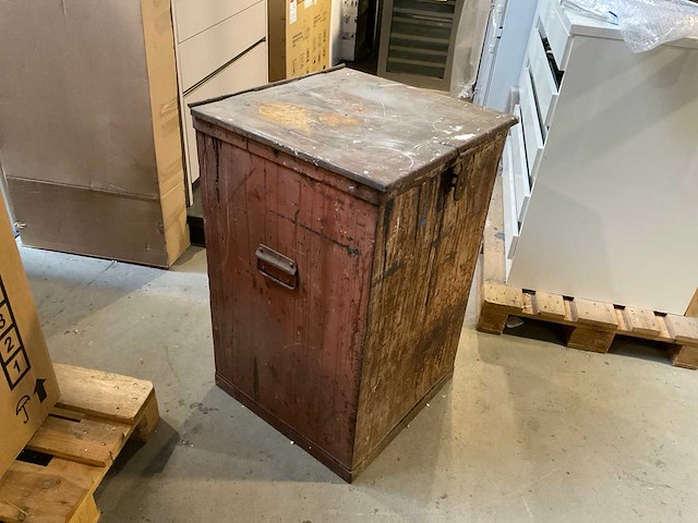 Vintage metalen wastafel met pomp 58x58x91cm - afbeelding 5 van  7