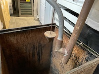 Vintage metalen wastafel met pomp 58x58x91cm - afbeelding 1 van  7