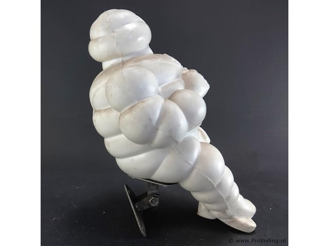 Vintage michelin bibendum reclamefiguur, vaak gebruikt als vrachtwagenmascotte. - afbeelding 4 van  7