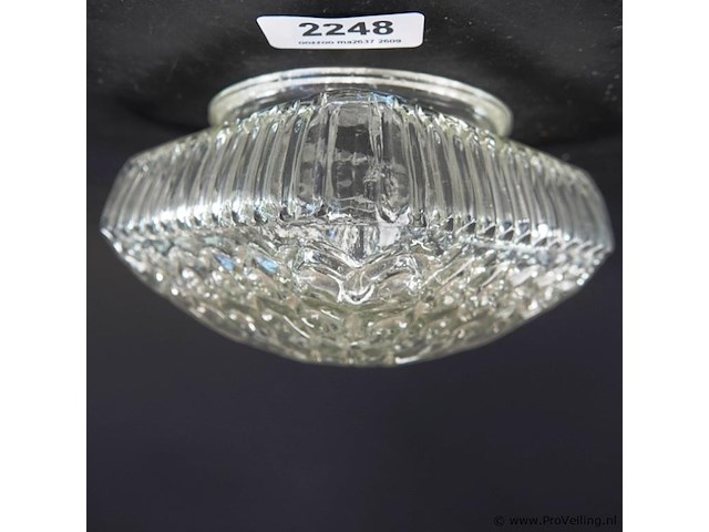 Vintage mid-century plafonnière gemaakt van helder geperst glas met een geribbeld en diamantachtig reliëfpatroon - afbeelding 1 van  5