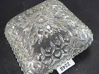 Vintage mid-century plafonnière gemaakt van helder geperst glas met een geribbeld en diamantachtig reliëfpatroon - afbeelding 3 van  5