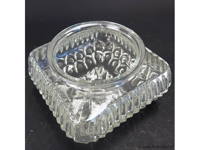 Vintage mid-century plafonnière gemaakt van helder geperst glas met een geribbeld en diamantachtig reliëfpatroon - afbeelding 5 van  5
