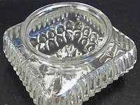 Vintage mid-century plafonnière gemaakt van helder geperst glas met een geribbeld en diamantachtig reliëfpatroon - afbeelding 5 van  5
