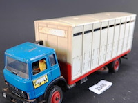 Vintage miniatuur veetransportvrachtwagen geproduceerd door britains (modelnummer 9580, uitgebracht rond 1981 - afbeelding 1 van  5