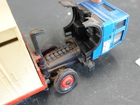 Vintage miniatuur veetransportvrachtwagen geproduceerd door britains (modelnummer 9580, uitgebracht rond 1981 - afbeelding 4 van  5