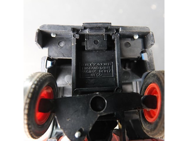 Vintage miniatuur veetransportvrachtwagen geproduceerd door britains (modelnummer 9580, uitgebracht rond 1981 - afbeelding 5 van  5
