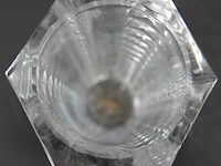Vintage modernist clear glass vase met geometrisch zaagtand design - afbeelding 4 van  5
