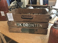 Vintage olievat, kist, gieter (3x) - afbeelding 2 van  5