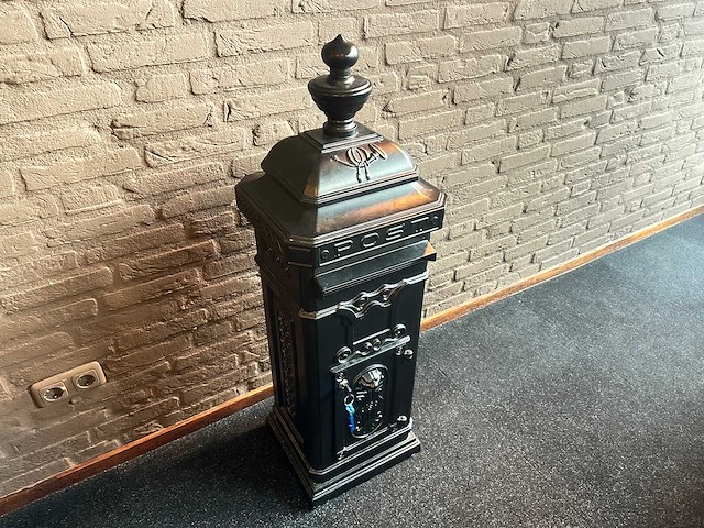 Vintage pilaarbrievenbus gietaluminium - afbeelding 1 van  4