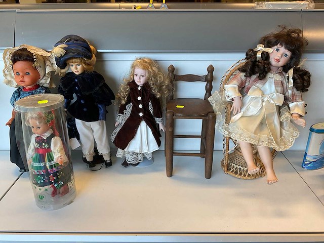 Vintage porseleinen poppen - afbeelding 1 van  7