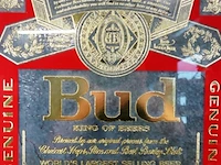 Vintage reclame van het amerikaanse biermerk budweiser (bud - king of beers), gevat in een houten lijst - afbeelding 3 van  8