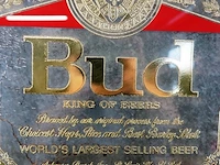 Vintage reclame van het amerikaanse biermerk budweiser (bud - king of beers), gevat in een houten lijst - afbeelding 4 van  8