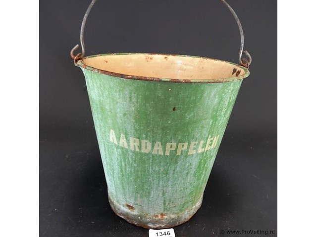 Vintage reseda groene emaille aardappelemmer uit nederland, waarschijnlijk geproduceerd rond de jaren 20. - afbeelding 1 van  5