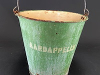 Vintage reseda groene emaille aardappelemmer uit nederland, waarschijnlijk geproduceerd rond de jaren 20. - afbeelding 1 van  5