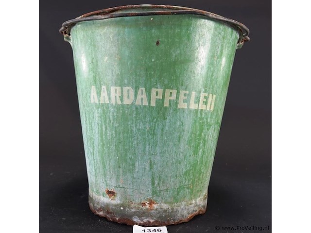 Vintage reseda groene emaille aardappelemmer uit nederland, waarschijnlijk geproduceerd rond de jaren 20. - afbeelding 3 van  5