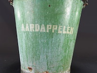 Vintage reseda groene emaille aardappelemmer uit nederland, waarschijnlijk geproduceerd rond de jaren 20. - afbeelding 3 van  5