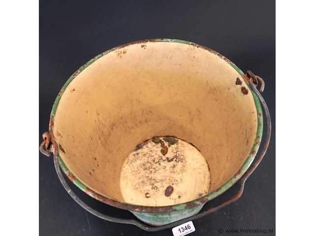 Vintage reseda groene emaille aardappelemmer uit nederland, waarschijnlijk geproduceerd rond de jaren 20. - afbeelding 4 van  5