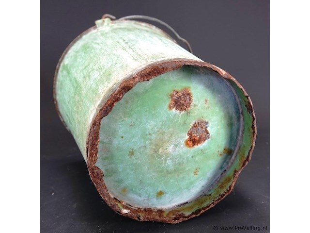Vintage reseda groene emaille aardappelemmer uit nederland, waarschijnlijk geproduceerd rond de jaren 20. - afbeelding 5 van  5