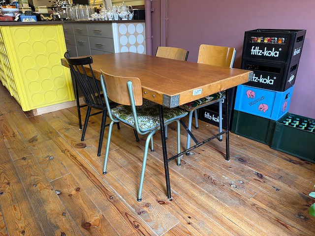 Vintage restauranttafel (met diverse stoelen) (3x) - afbeelding 1 van  5