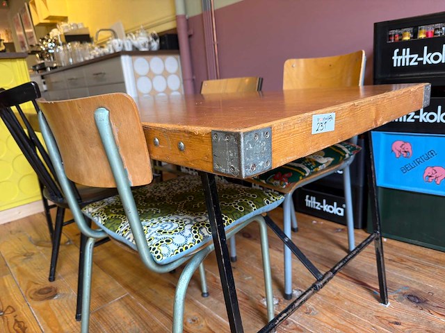 Vintage restauranttafel (met diverse stoelen) (3x) - afbeelding 2 van  5