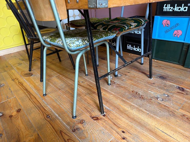 Vintage restauranttafel (met diverse stoelen) (3x) - afbeelding 3 van  5
