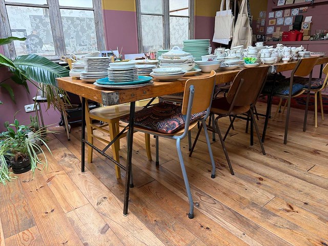 Vintage restauranttafel (met diverse stoelen) (3x) - afbeelding 4 van  5