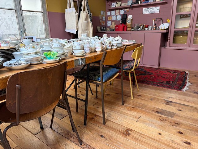Vintage restauranttafel (met diverse stoelen) (3x) - afbeelding 5 van  5