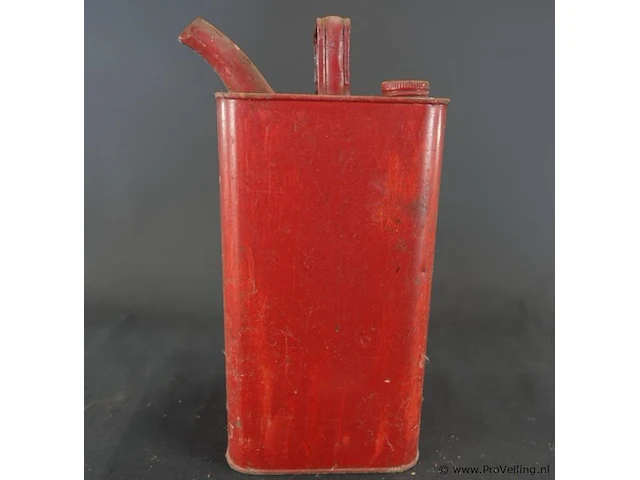 Vintage rode metalen benzine- of petroleumkan uit het begin tot het midden van de 20e eeuw - afbeelding 2 van  5