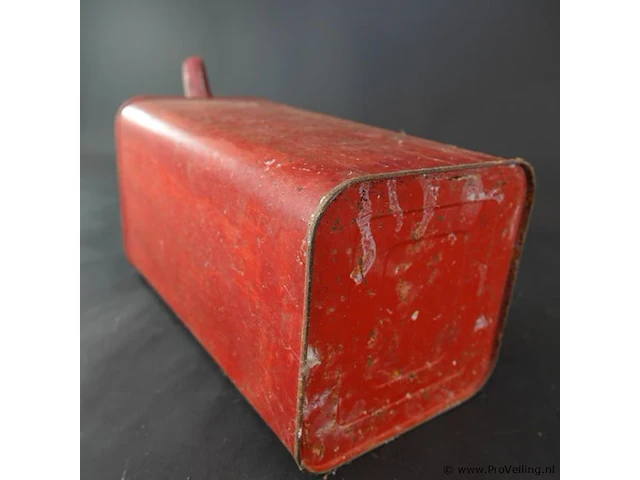 Vintage rode metalen benzine- of petroleumkan uit het begin tot het midden van de 20e eeuw - afbeelding 5 van  5