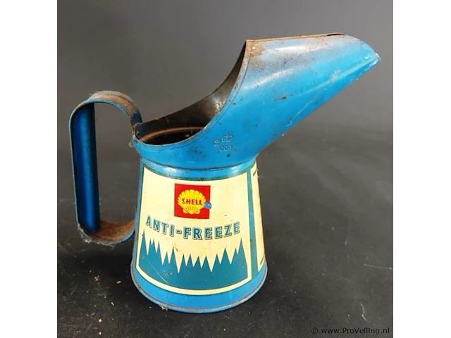 Vintage shell anti-freeze schenkkan uit de automobilia-verzamelwereld (vaak een halve pint of pint maat), gebruikt in de mid-20e eeuw om antivries in autokoelers te gieten - afbeelding 3 van  6