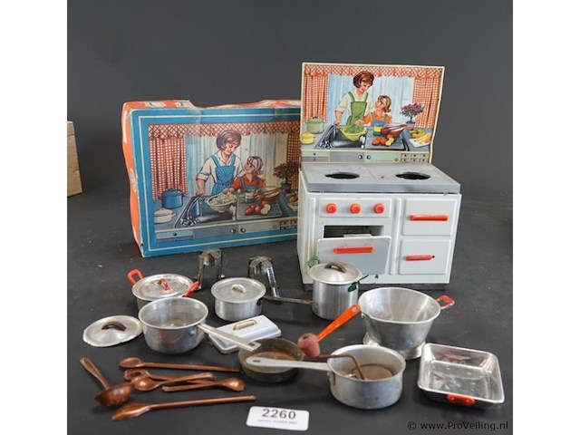 Vintage speelgoedkeuken van blik, waarschijnlijk uit de jaren '50 of '60 - afbeelding 1 van  5