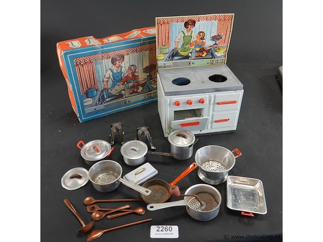 Vintage speelgoedkeuken van blik, waarschijnlijk uit de jaren '50 of '60 - afbeelding 2 van  5