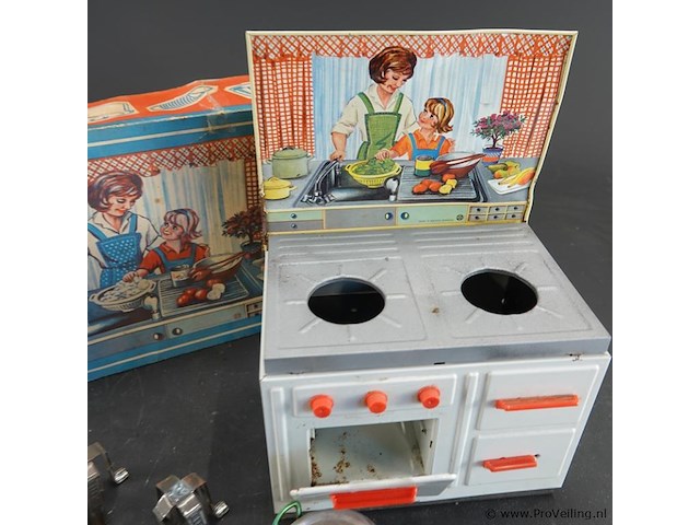 Vintage speelgoedkeuken van blik, waarschijnlijk uit de jaren '50 of '60 - afbeelding 3 van  5