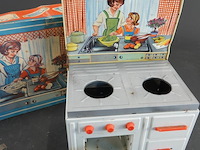 Vintage speelgoedkeuken van blik, waarschijnlijk uit de jaren '50 of '60 - afbeelding 3 van  5